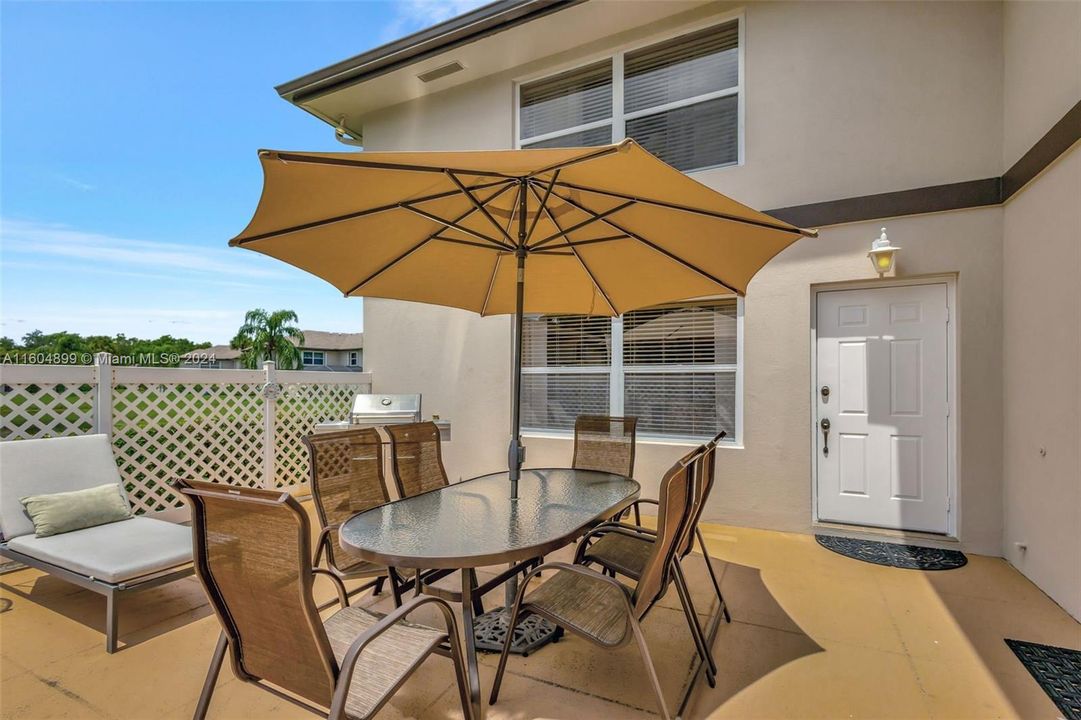 For Sale: $324,000 (2 beds, 2 baths, 1398 Square Feet)
