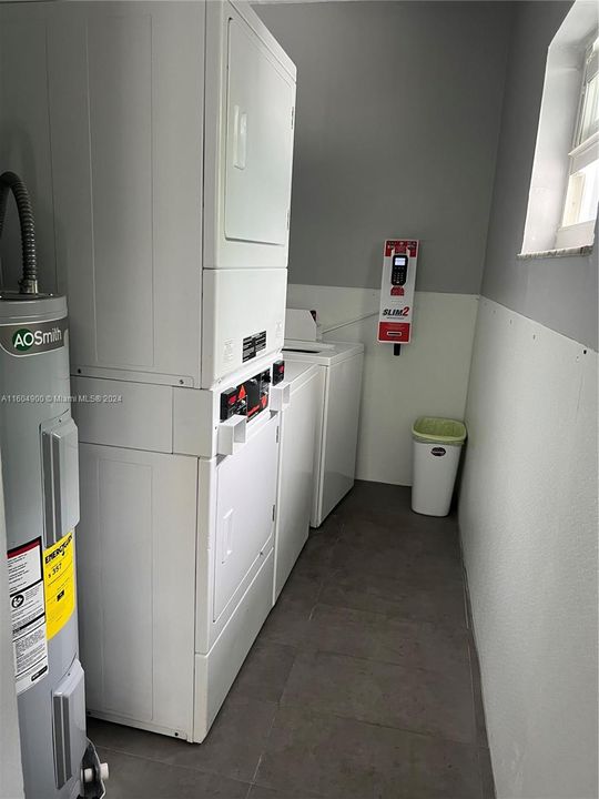 Recently Sold: $165,000 (1 beds, 1 baths, 886 Square Feet)