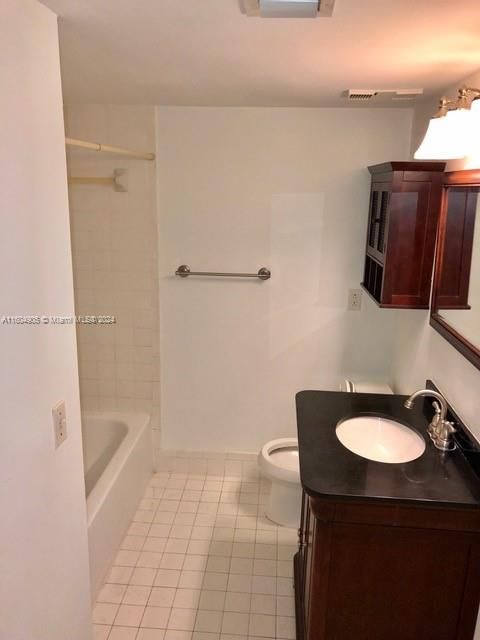 For Rent: $2,375 (2 beds, 2 baths, 1000 Square Feet)