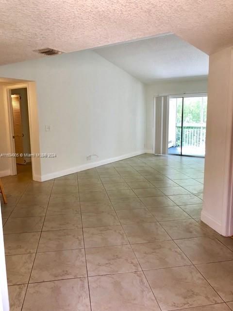 For Rent: $2,375 (2 beds, 2 baths, 1000 Square Feet)