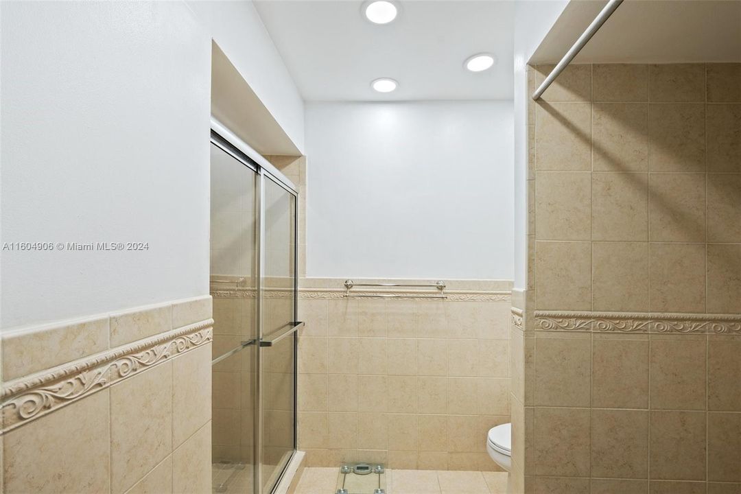 For Sale: $660,000 (4 beds, 2 baths, 2011 Square Feet)