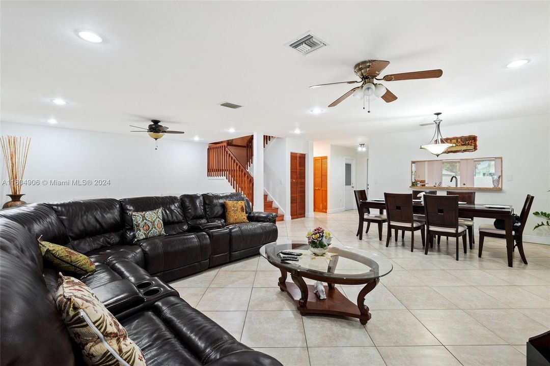 For Sale: $660,000 (4 beds, 2 baths, 2011 Square Feet)