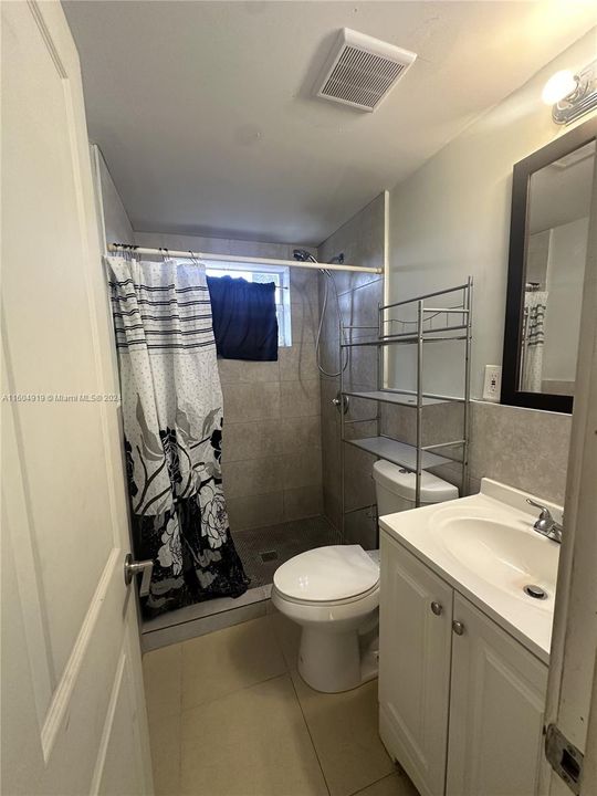 Active With Contract: $1,600 (2 beds, 1 baths, 1288 Square Feet)