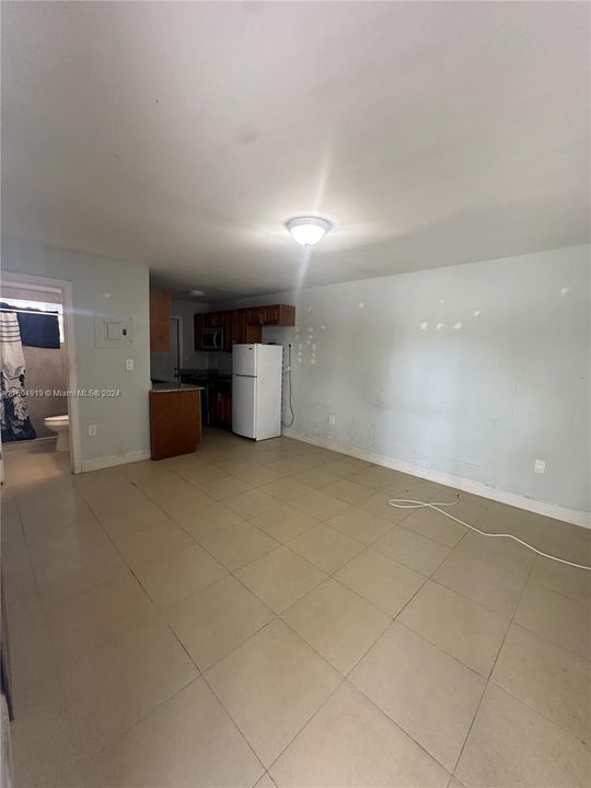 Active With Contract: $1,600 (2 beds, 1 baths, 1288 Square Feet)