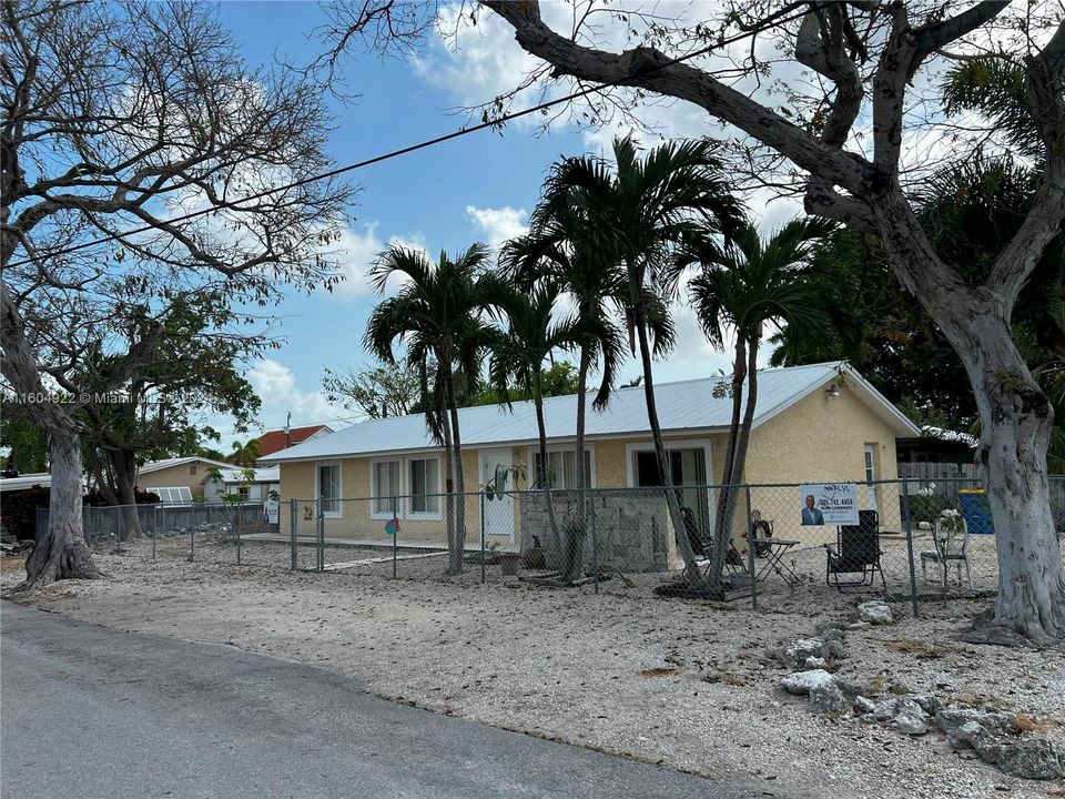 For Sale: $760,000 (3 beds, 2 baths, 1475 Square Feet)