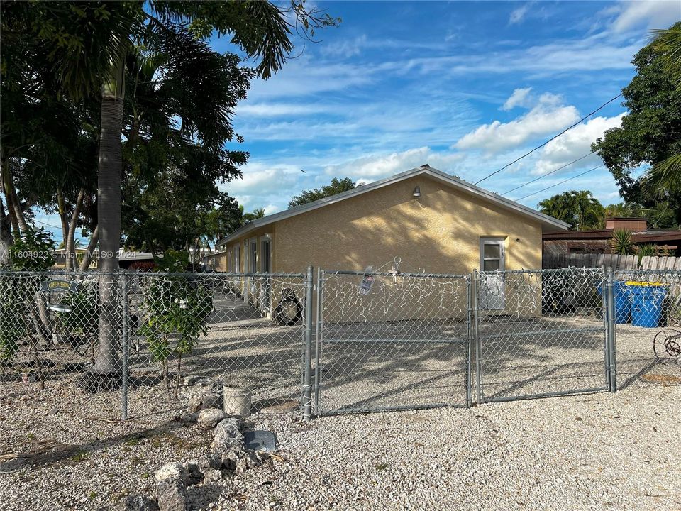 For Sale: $760,000 (3 beds, 2 baths, 1475 Square Feet)