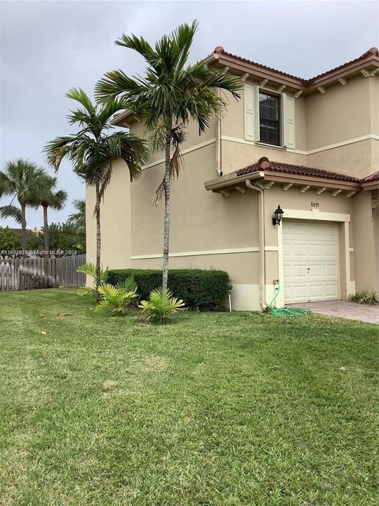 For Sale: $550,000 (3 beds, 2 baths, 1895 Square Feet)