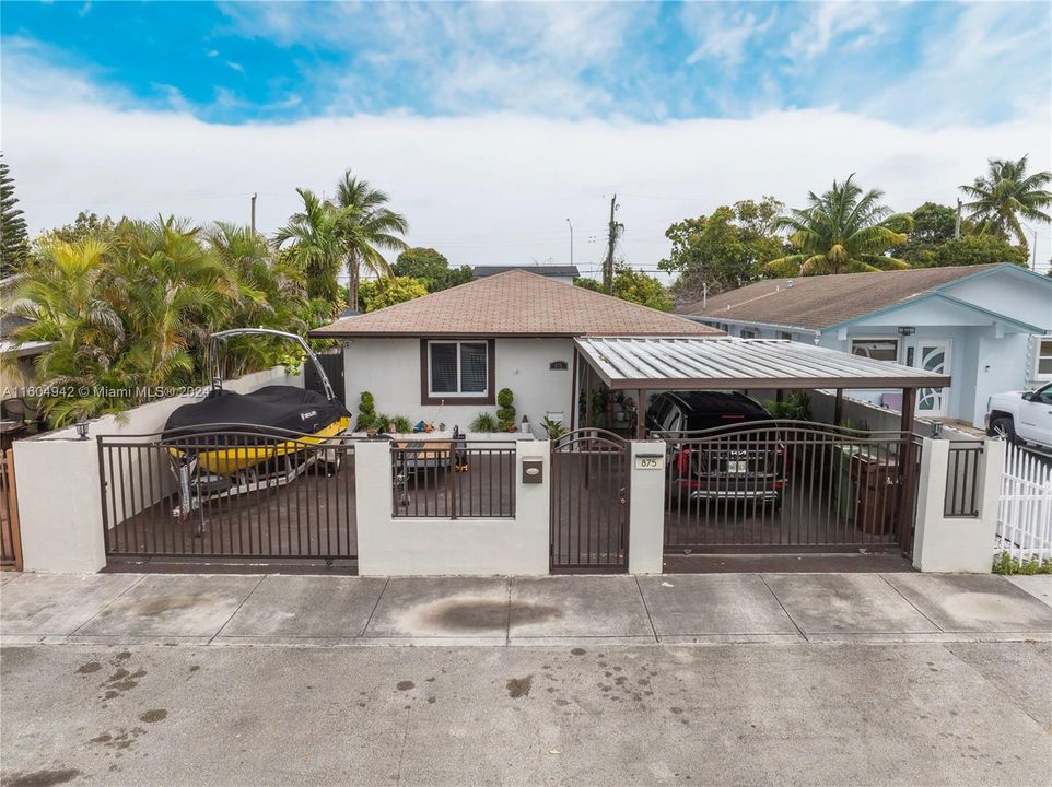 For Sale: $2,000,000 (3 beds, 2 baths, 1894 Square Feet)