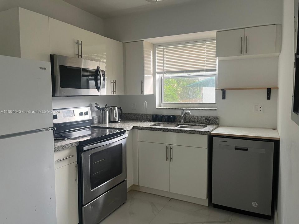 Recently Rented: $2,050 (2 beds, 1 baths, 1586 Square Feet)