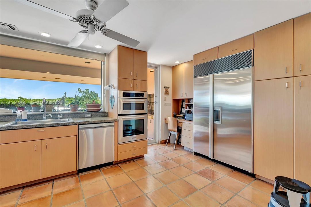 For Sale: $6,399,000 (4 beds, 2 baths, 2721 Square Feet)