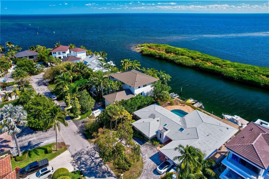 For Sale: $6,399,000 (4 beds, 2 baths, 2721 Square Feet)