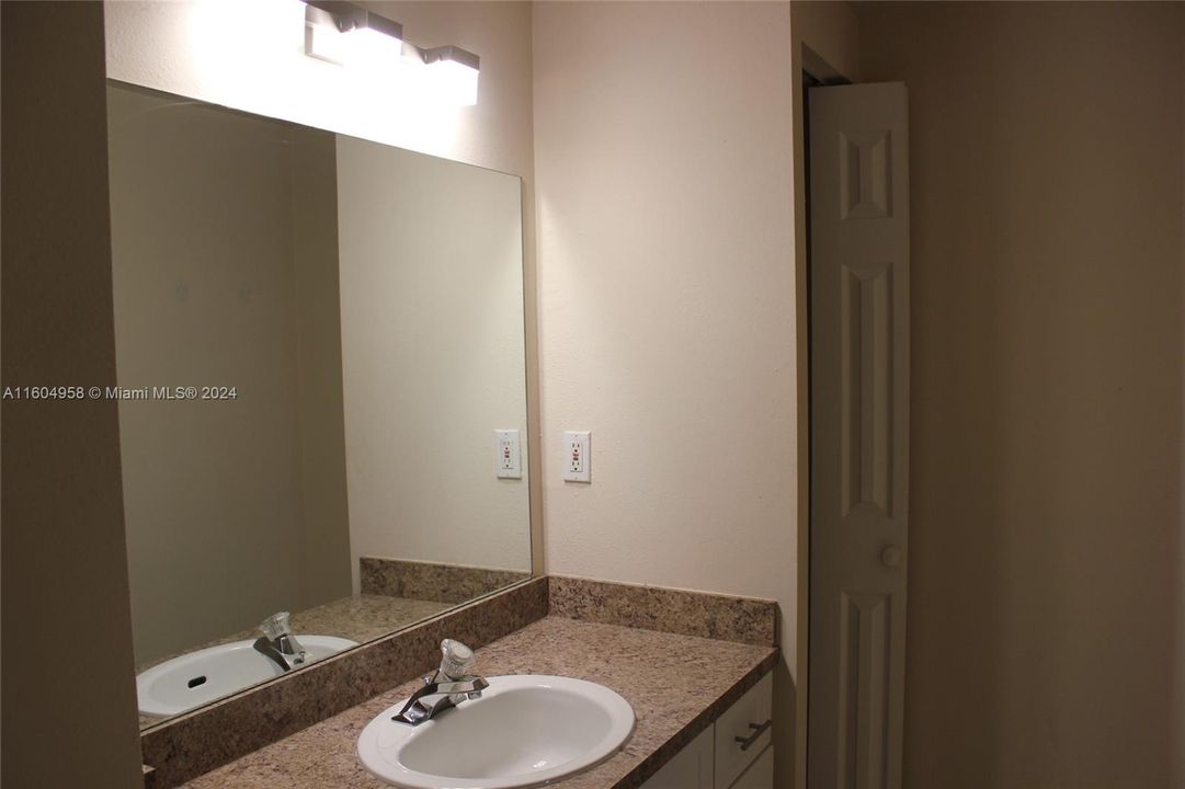 For Rent: $2,100 (1 beds, 1 baths, 690 Square Feet)