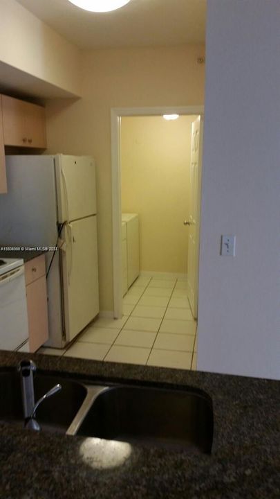 For Sale: $330,000 (2 beds, 2 baths, 1072 Square Feet)