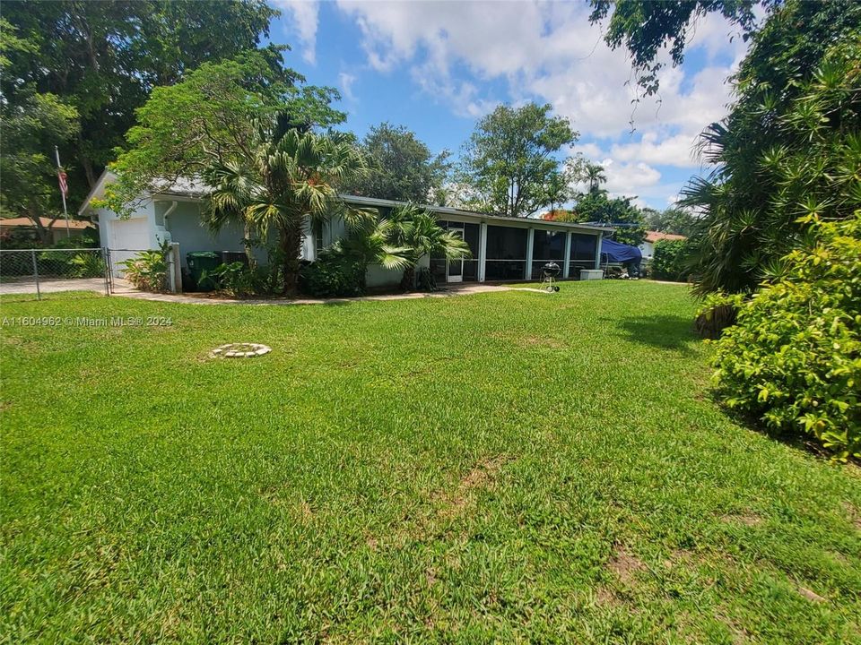 For Sale: $1,100,000 (3 beds, 2 baths, 1736 Square Feet)