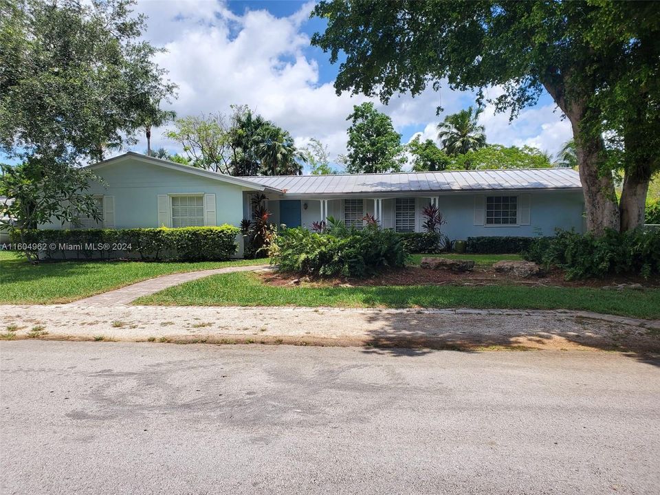 For Sale: $1,100,000 (3 beds, 2 baths, 1736 Square Feet)