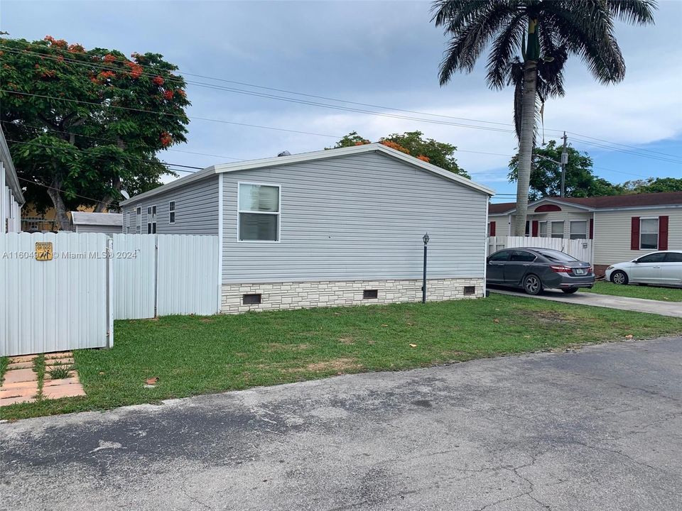 For Sale: $249,900 (3 beds, 2 baths, 1456 Square Feet)