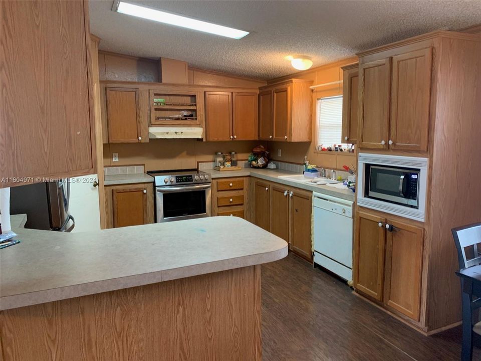 For Sale: $249,900 (3 beds, 2 baths, 1456 Square Feet)