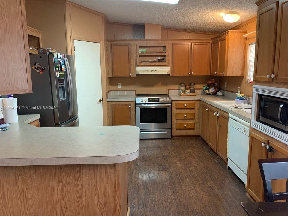 For Sale: $249,900 (3 beds, 2 baths, 1456 Square Feet)