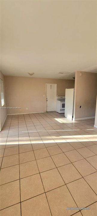 Recently Rented: $2,400 (3 beds, 1 baths, 912 Square Feet)