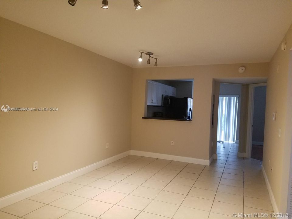 For Rent: $1,900 (2 beds, 2 baths, 883 Square Feet)