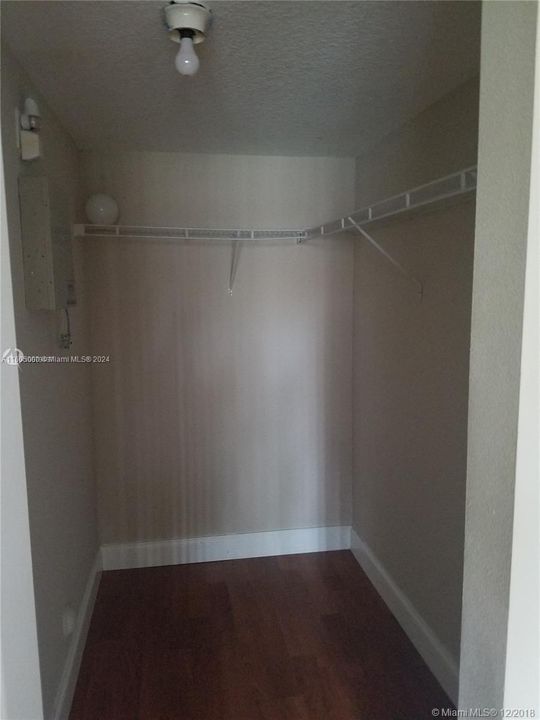 Recently Rented: $1,900 (2 beds, 2 baths, 883 Square Feet)