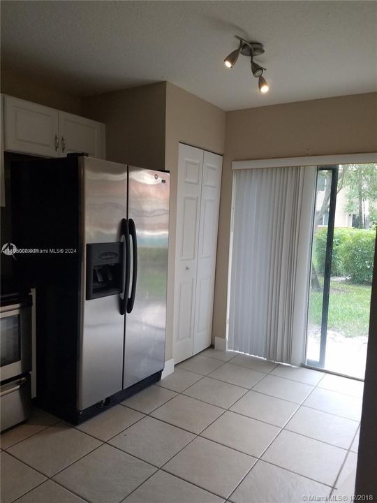 For Rent: $1,900 (2 beds, 2 baths, 883 Square Feet)