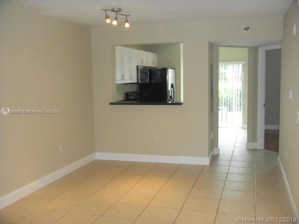 For Rent: $1,900 (2 beds, 2 baths, 883 Square Feet)