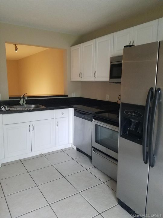 Recently Rented: $1,900 (2 beds, 2 baths, 883 Square Feet)