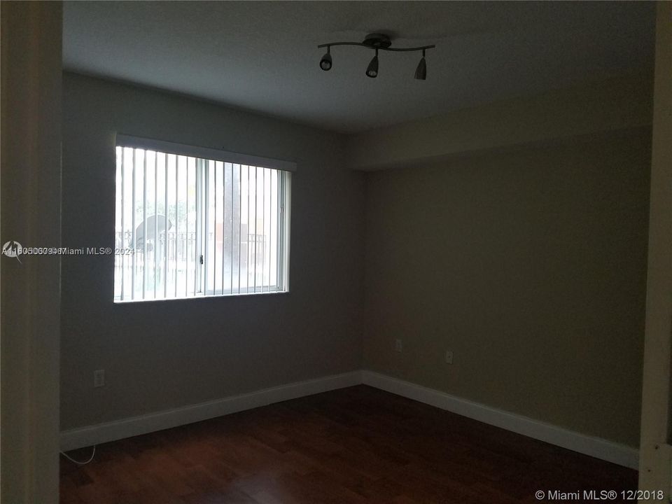 Recently Rented: $1,900 (2 beds, 2 baths, 883 Square Feet)