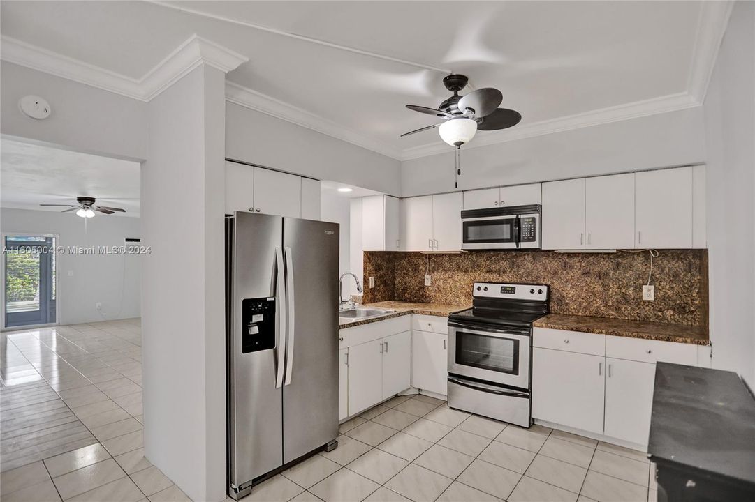 For Sale: $259,900 (2 beds, 2 baths, 1230 Square Feet)