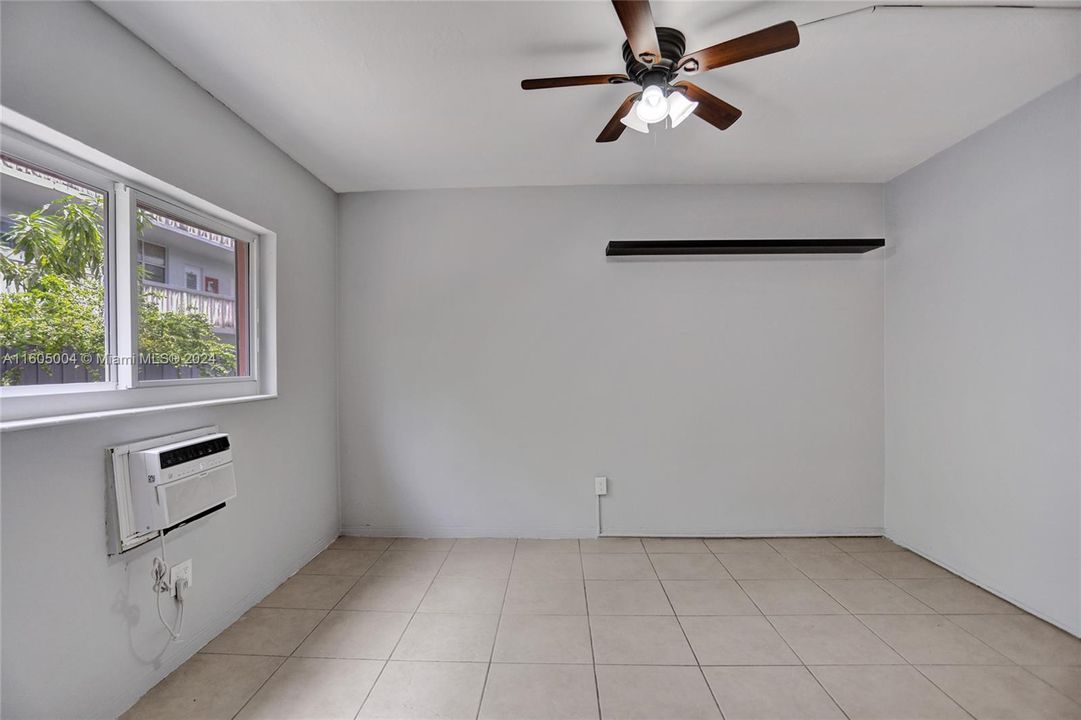 For Sale: $259,900 (2 beds, 2 baths, 1230 Square Feet)