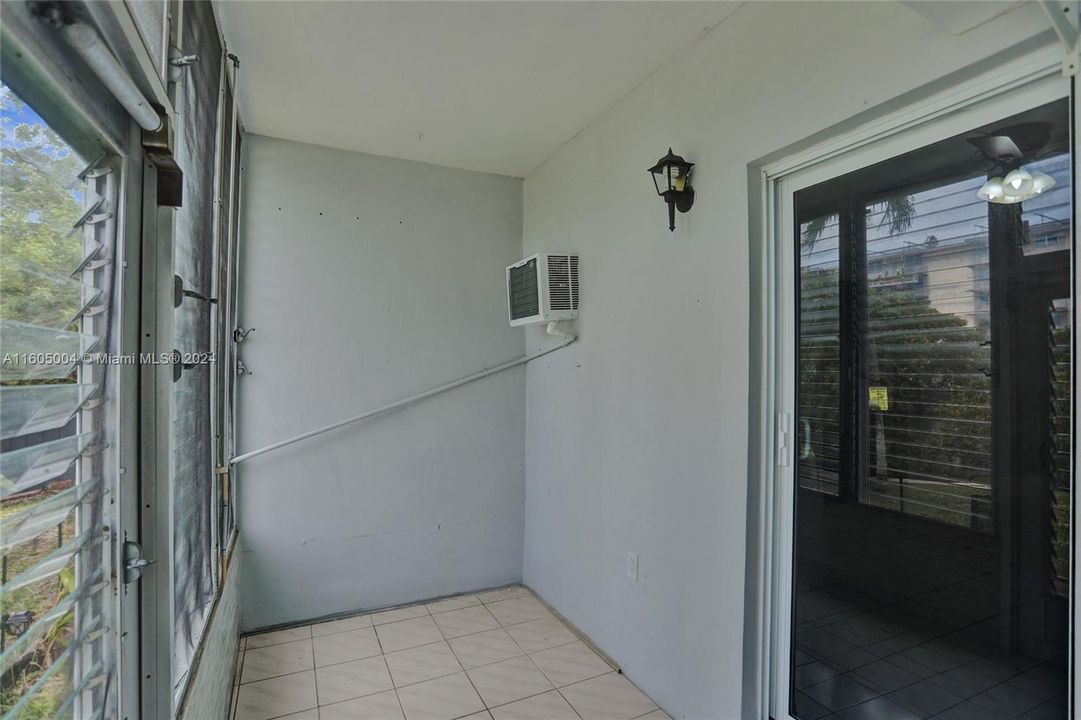 For Sale: $280,000 (2 beds, 2 baths, 1230 Square Feet)