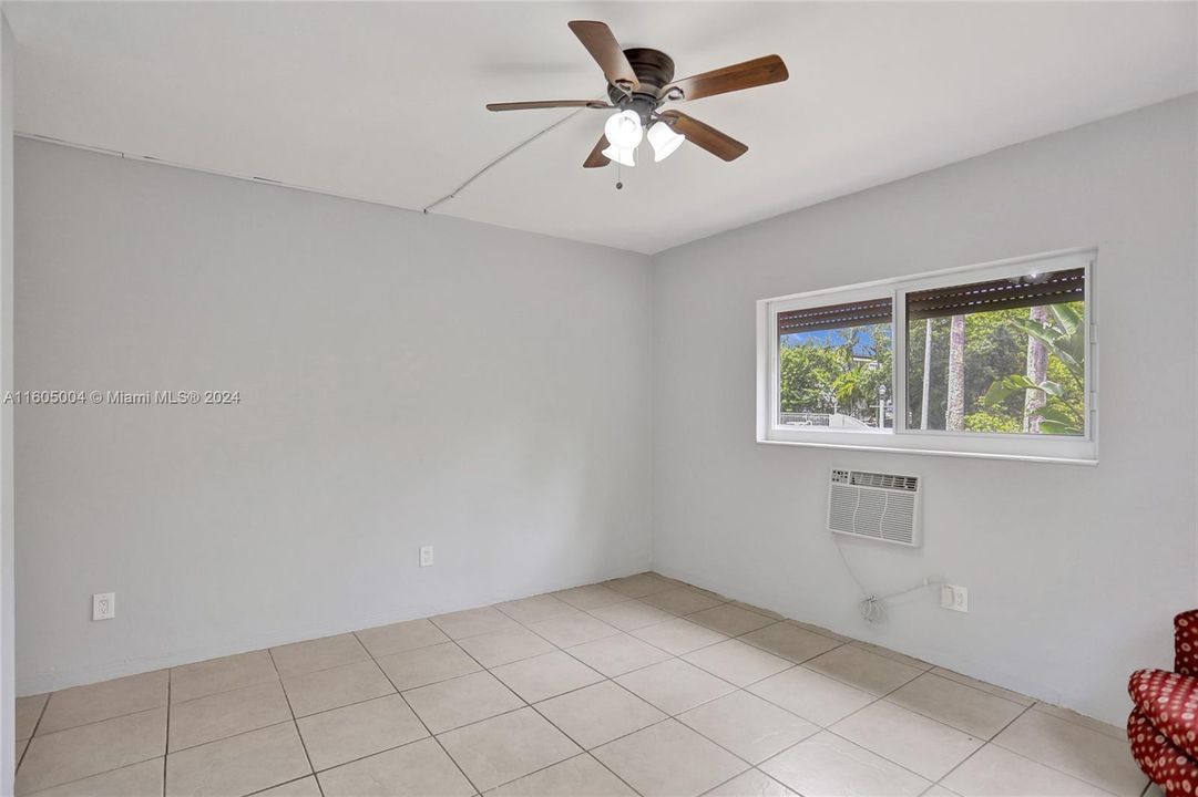 For Sale: $280,000 (2 beds, 2 baths, 1230 Square Feet)