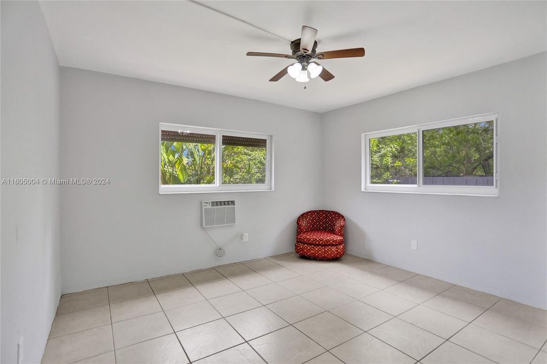 For Sale: $280,000 (2 beds, 2 baths, 1230 Square Feet)