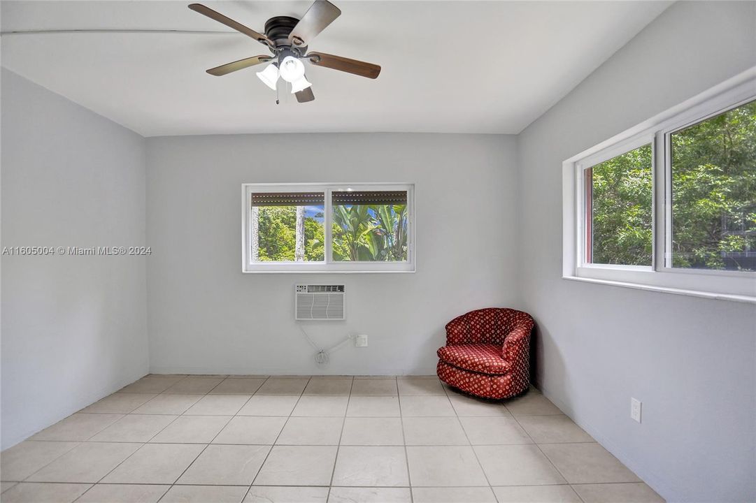 For Sale: $280,000 (2 beds, 2 baths, 1230 Square Feet)