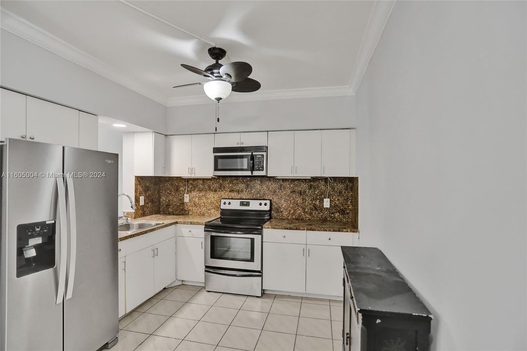 For Sale: $280,000 (2 beds, 2 baths, 1230 Square Feet)