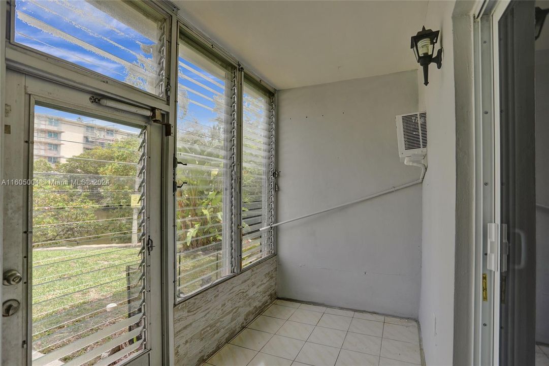 For Sale: $259,900 (2 beds, 2 baths, 1230 Square Feet)