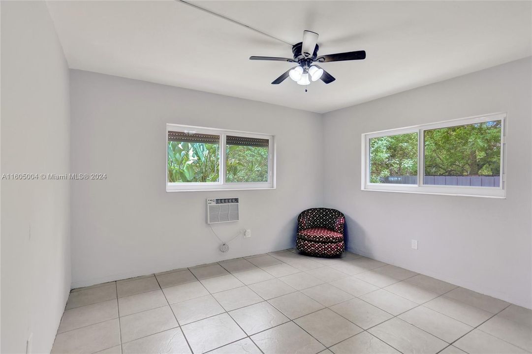 For Sale: $259,900 (2 beds, 2 baths, 1230 Square Feet)