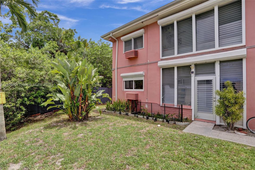 For Sale: $259,900 (2 beds, 2 baths, 1230 Square Feet)