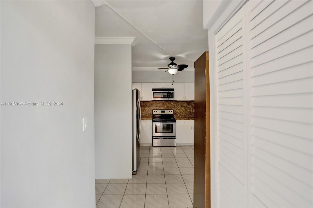 For Sale: $259,900 (2 beds, 2 baths, 1230 Square Feet)