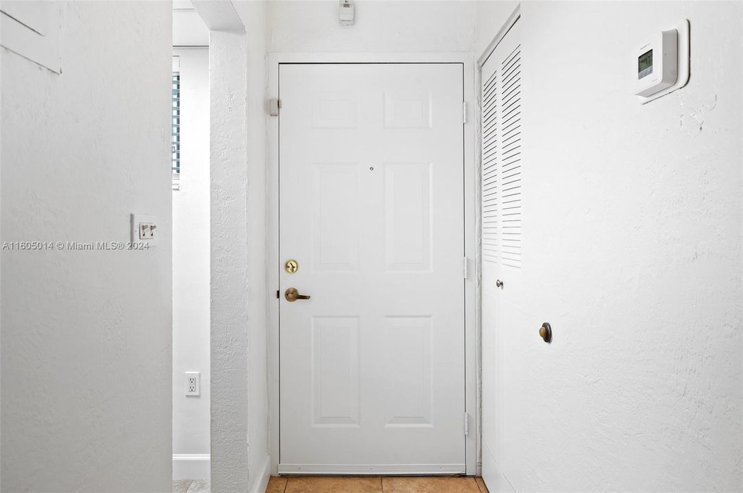 For Sale: $289,000 (1 beds, 1 baths, 592 Square Feet)