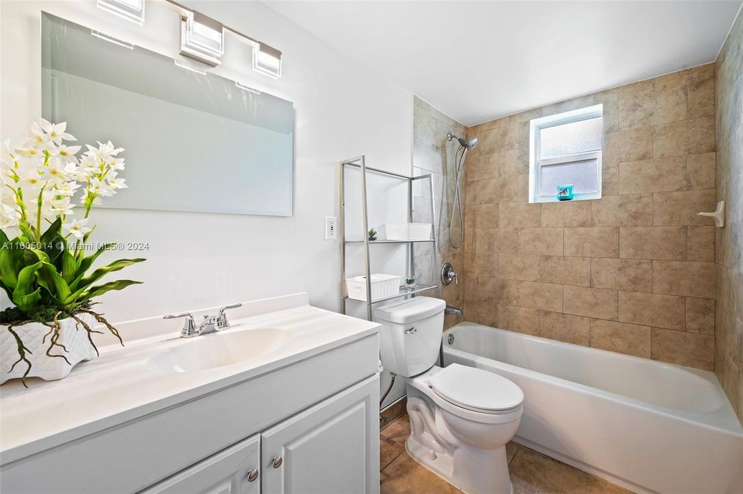 For Sale: $289,000 (1 beds, 1 baths, 592 Square Feet)