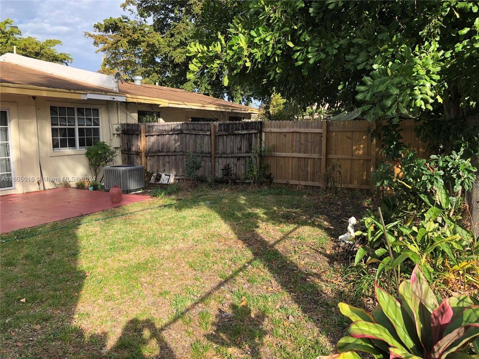 Active With Contract: $2,400 (3 beds, 2 baths, 1301 Square Feet)