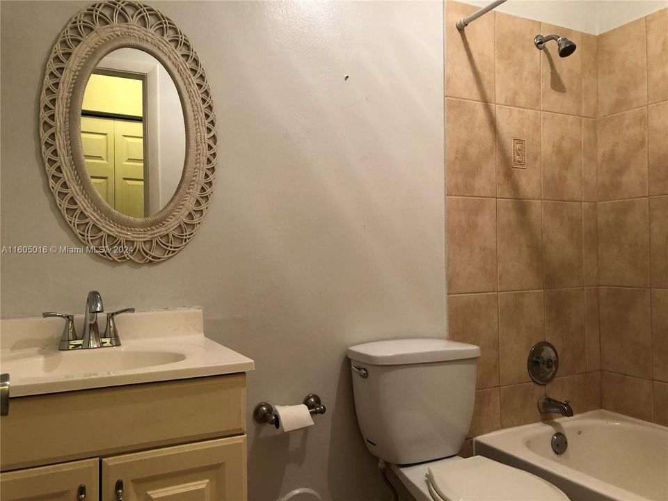 Active With Contract: $2,400 (3 beds, 2 baths, 1301 Square Feet)