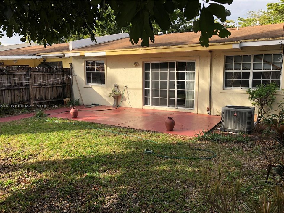 Recently Rented: $2,400 (3 beds, 2 baths, 1301 Square Feet)