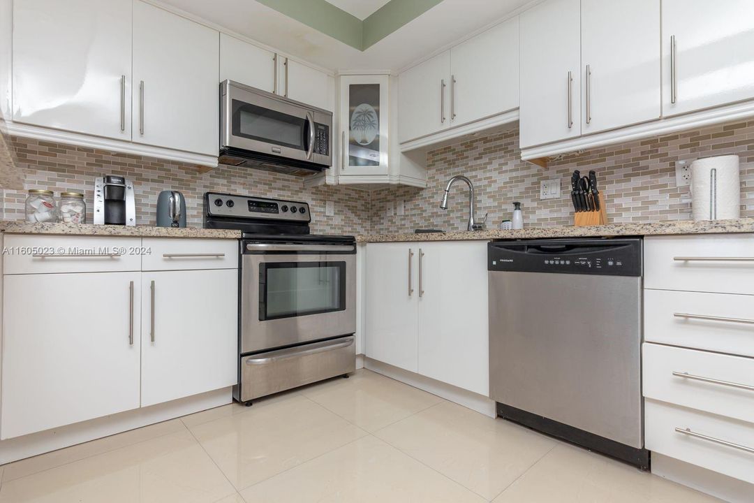 For Sale: $539,900 (1 beds, 1 baths, 1005 Square Feet)