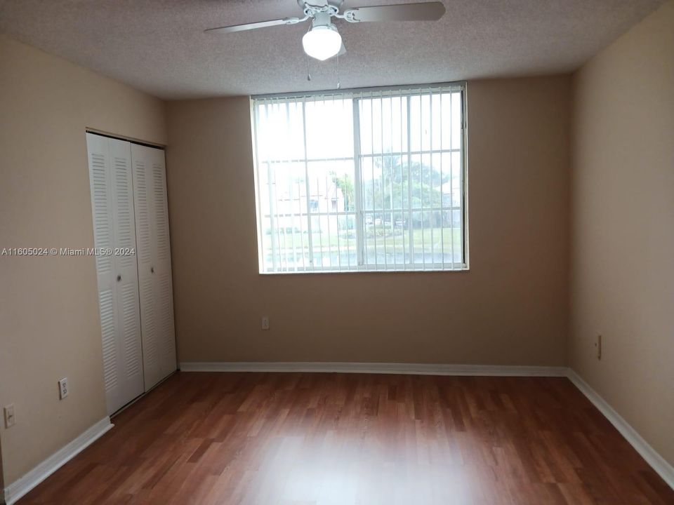 For Sale: $260,000 (1 beds, 1 baths, 600 Square Feet)