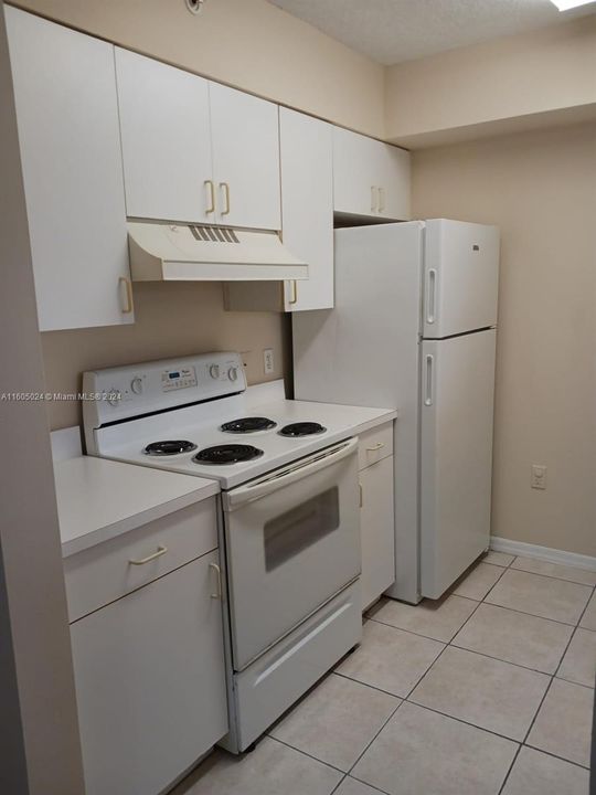 For Sale: $260,000 (1 beds, 1 baths, 600 Square Feet)