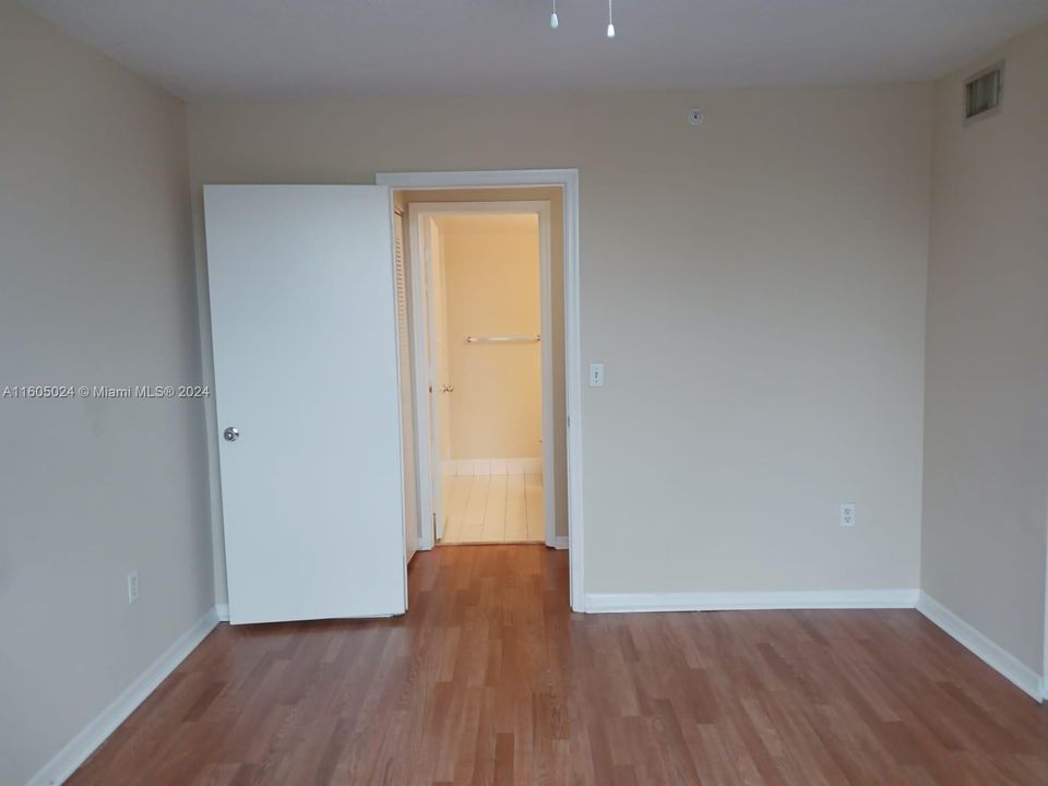 For Sale: $249,000 (1 beds, 1 baths, 600 Square Feet)