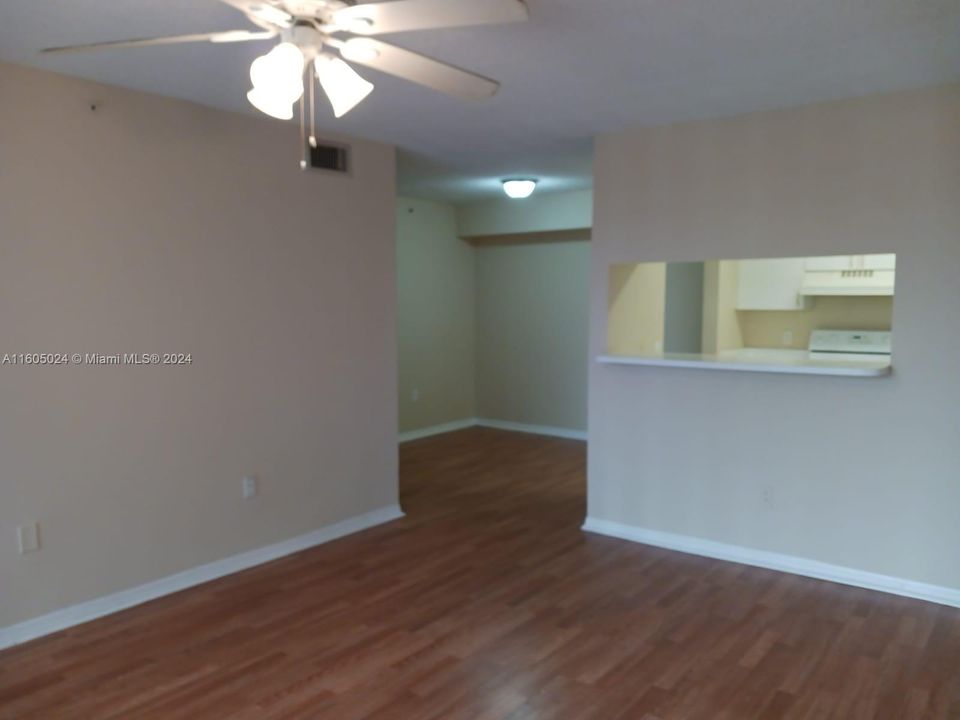 For Sale: $260,000 (1 beds, 1 baths, 600 Square Feet)